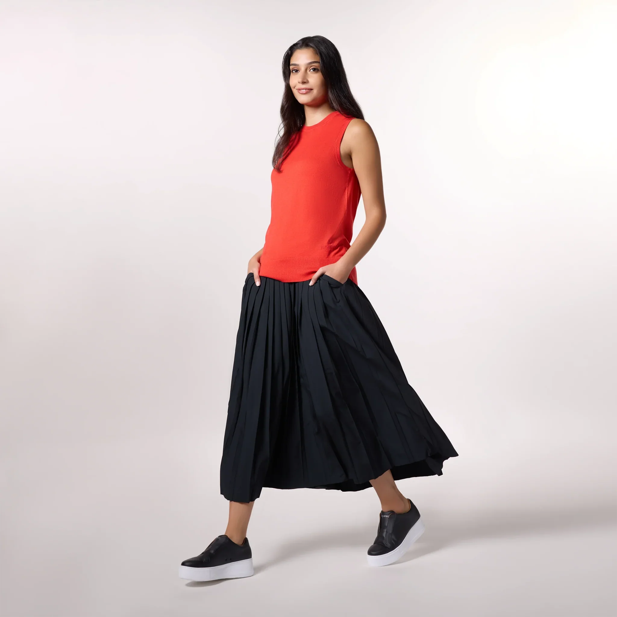 Knitted Sleeveless Sweater - SEASONAL RED