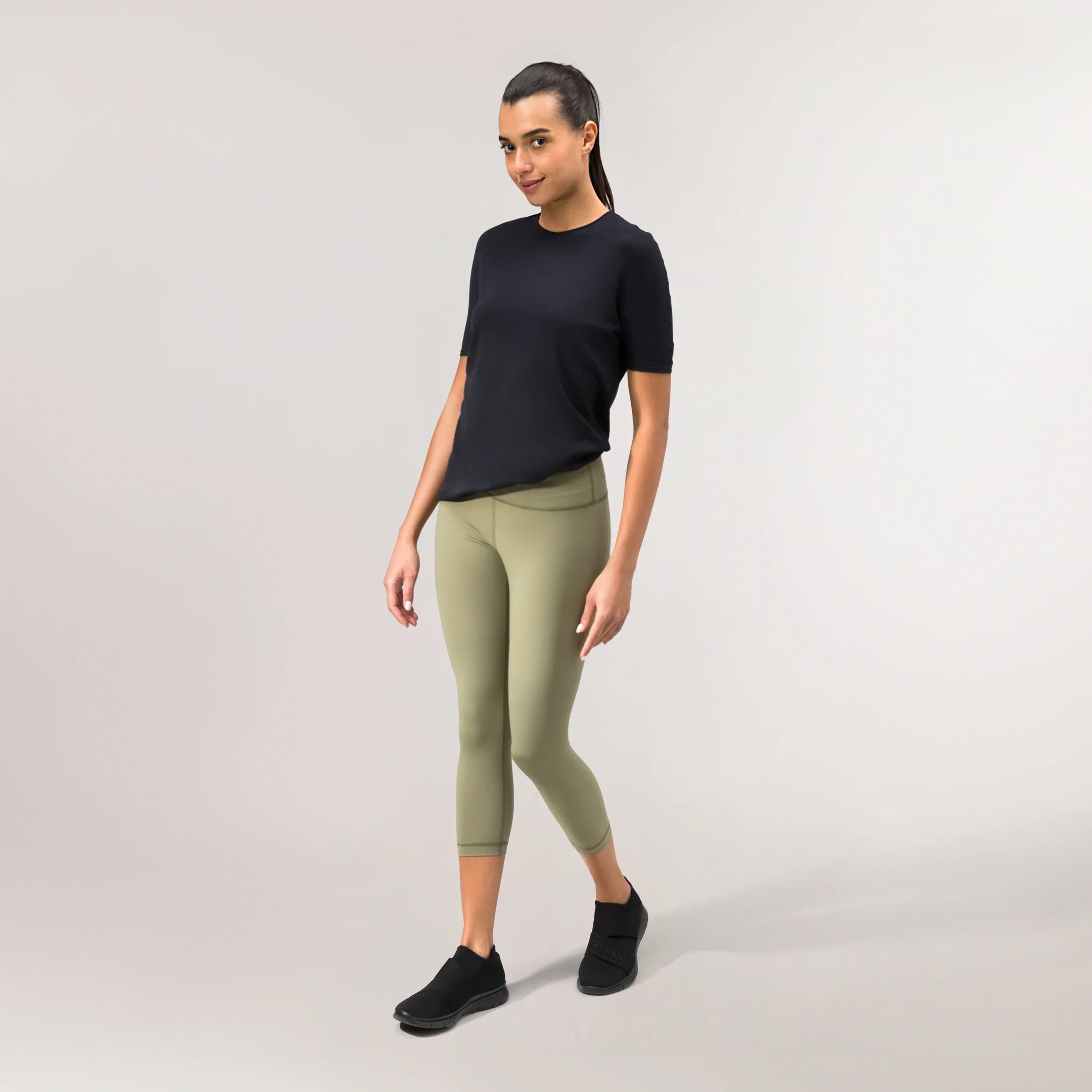 Sculpting Compression Crop Legging - CORE MUSK GREEN