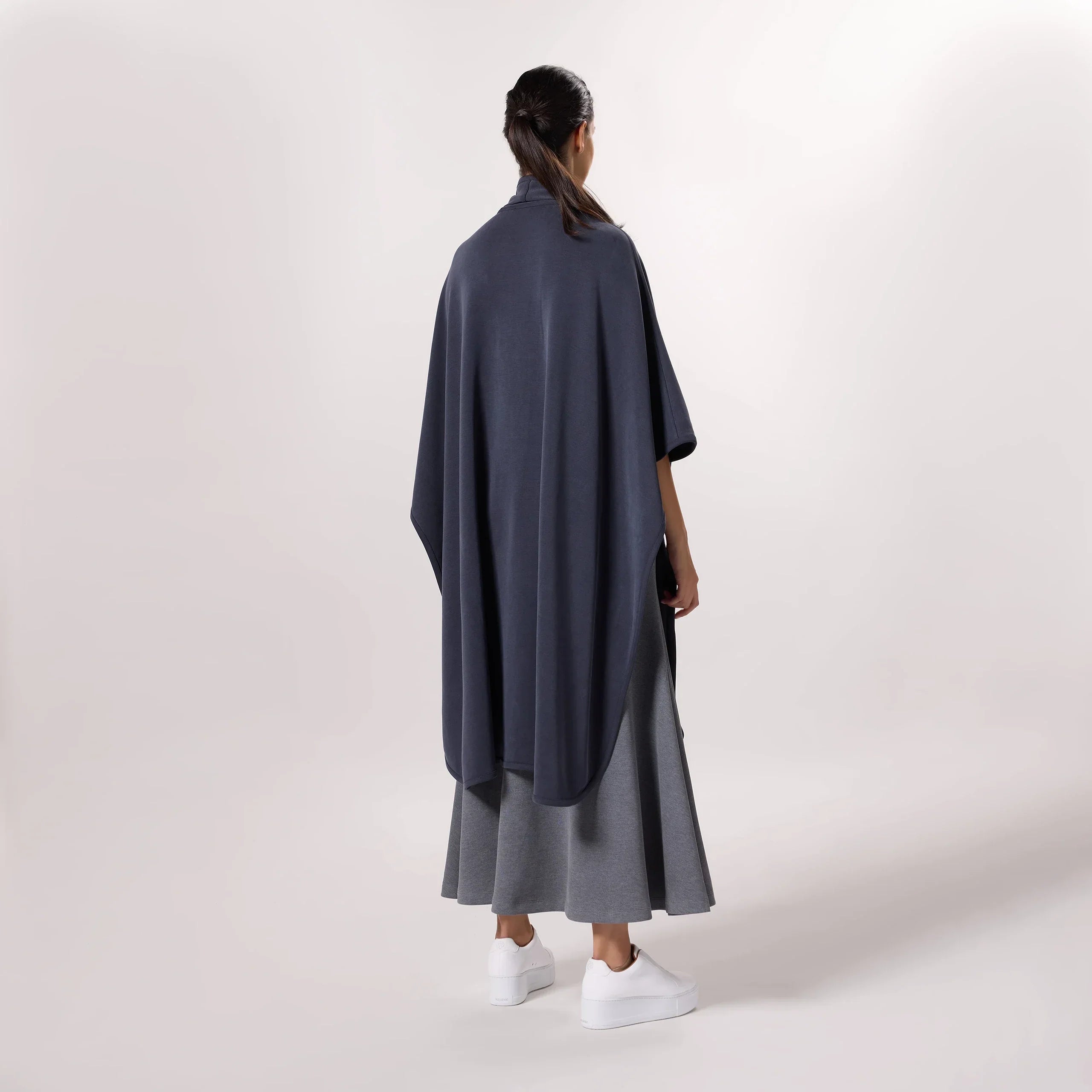 Soft Cape - SEASONAL BLACK